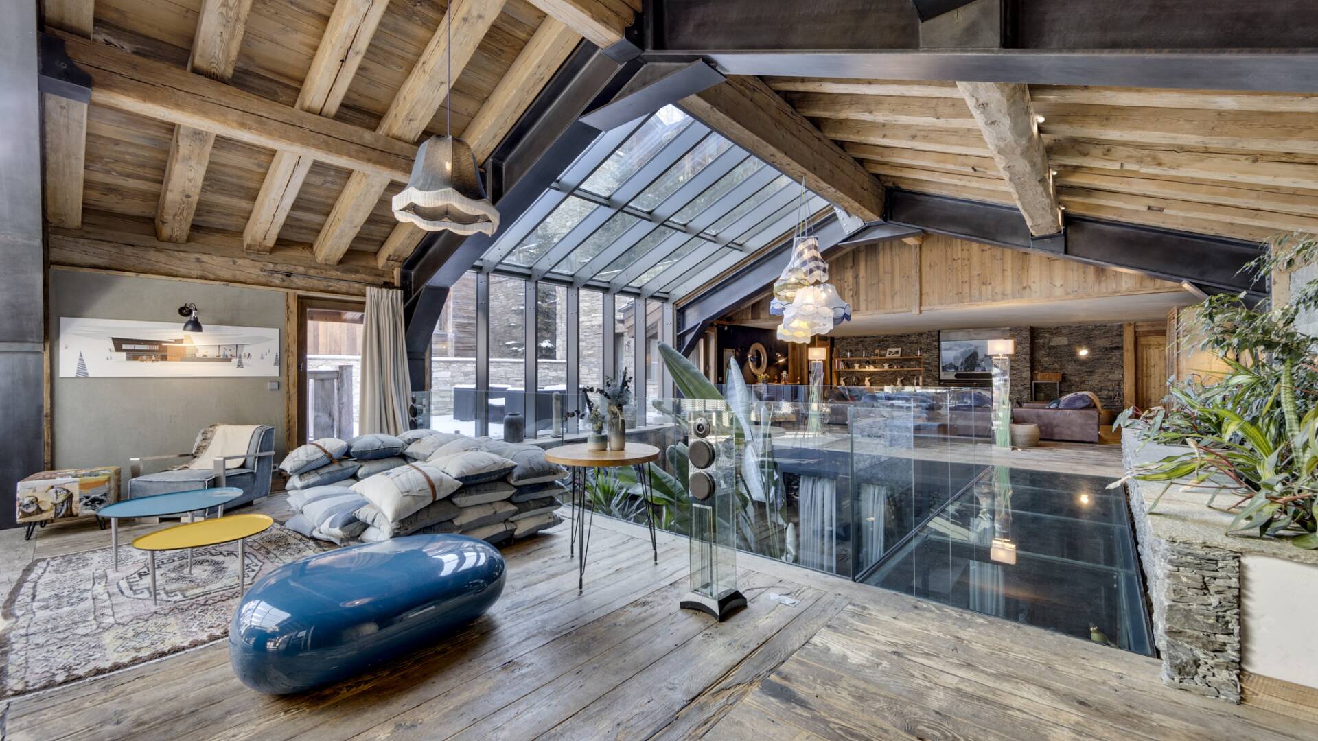 open space living room 