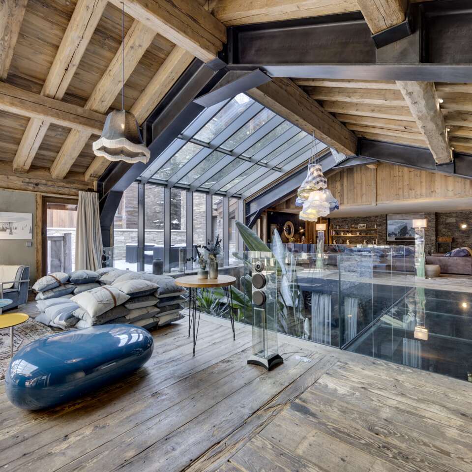 open space living room 