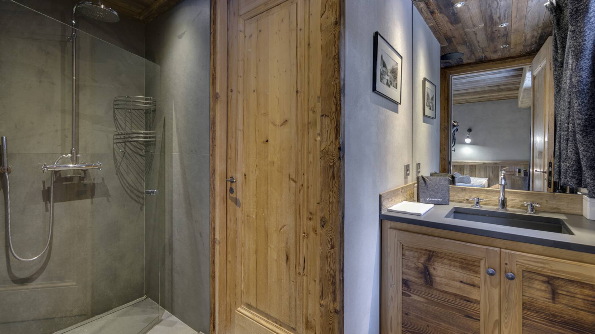 en suite bathroom with walk in shower
