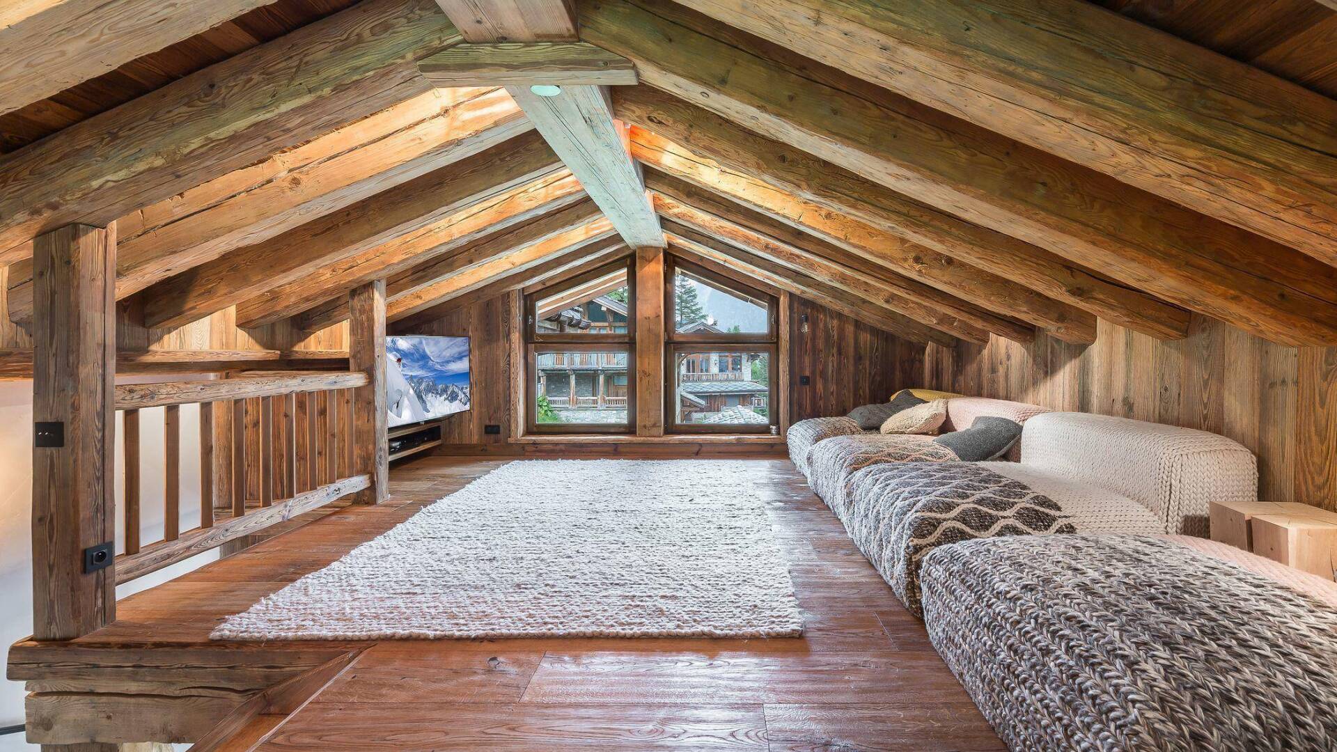 TV and lounge room 