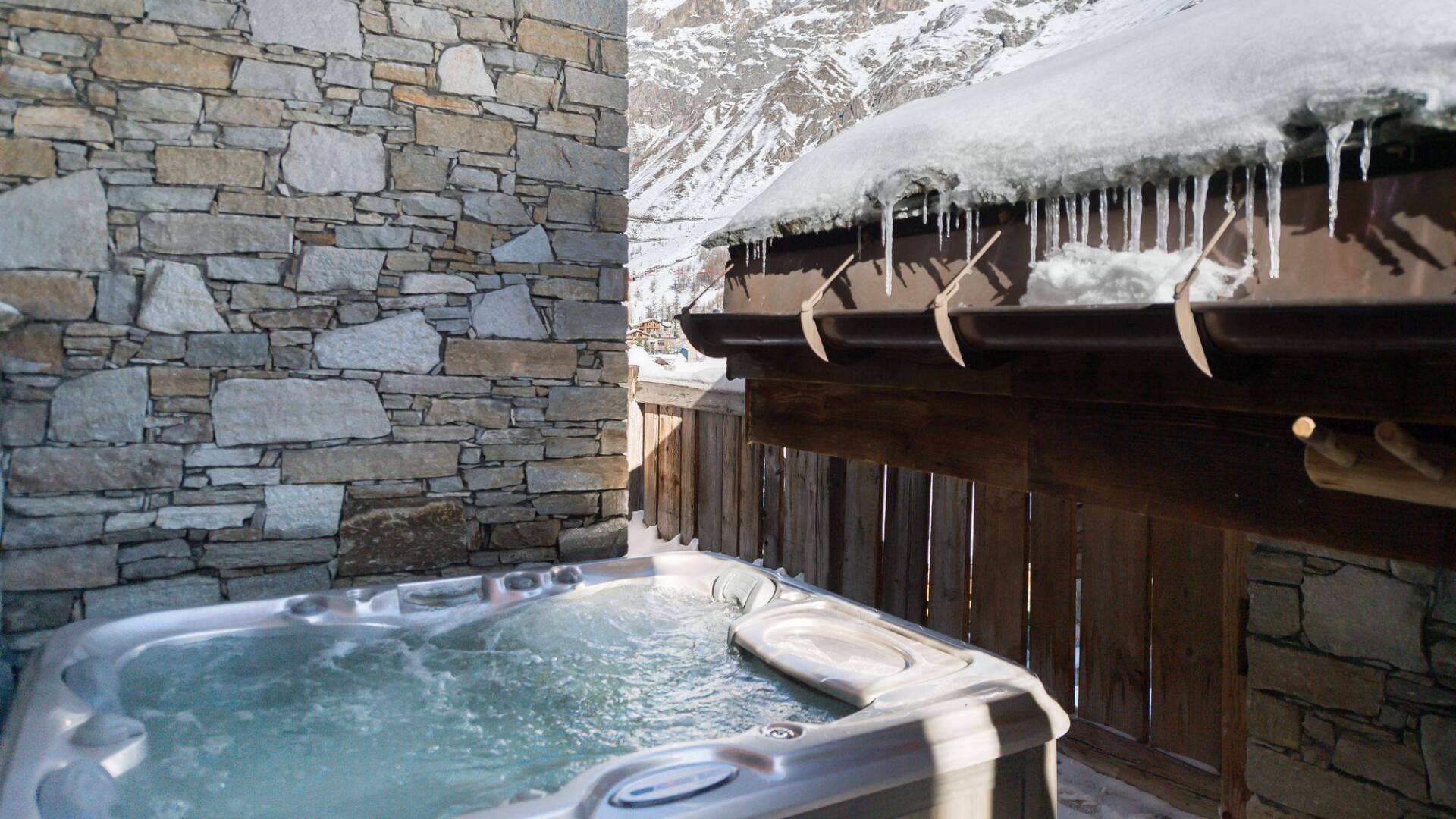 outdoor Jacuzzi
