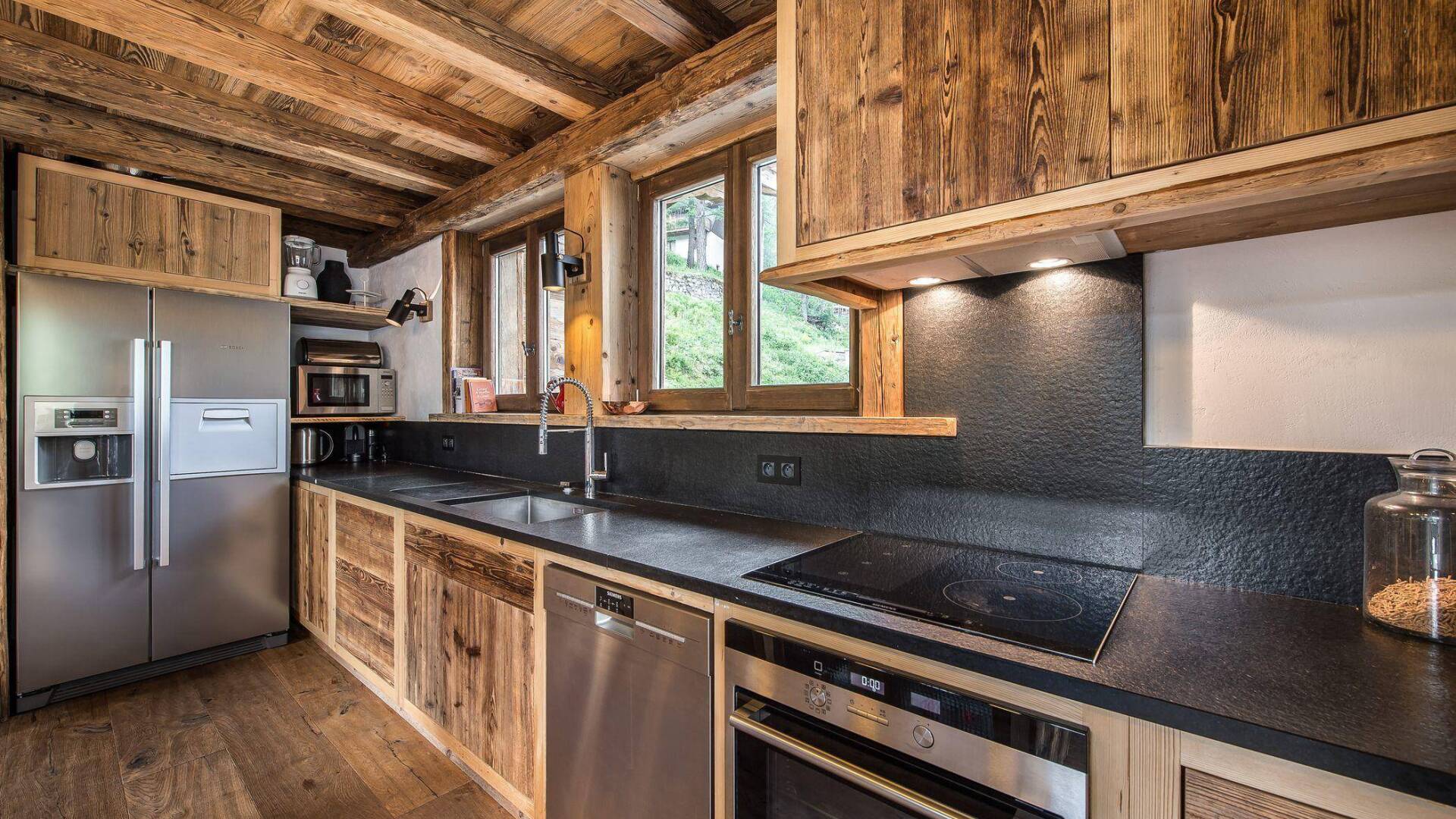 fully equipped kitchen