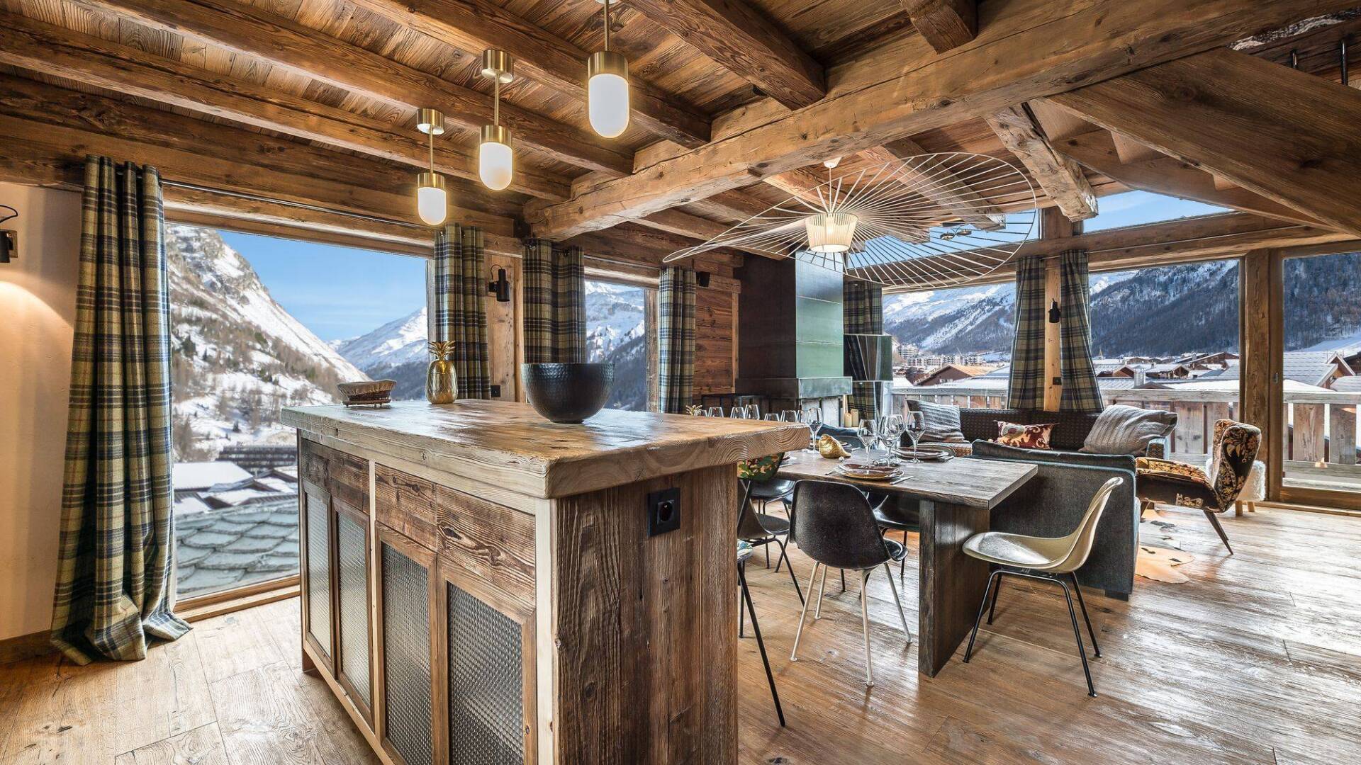 living room with breathtaking mountain views