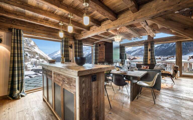 living room with breathtaking mountain views