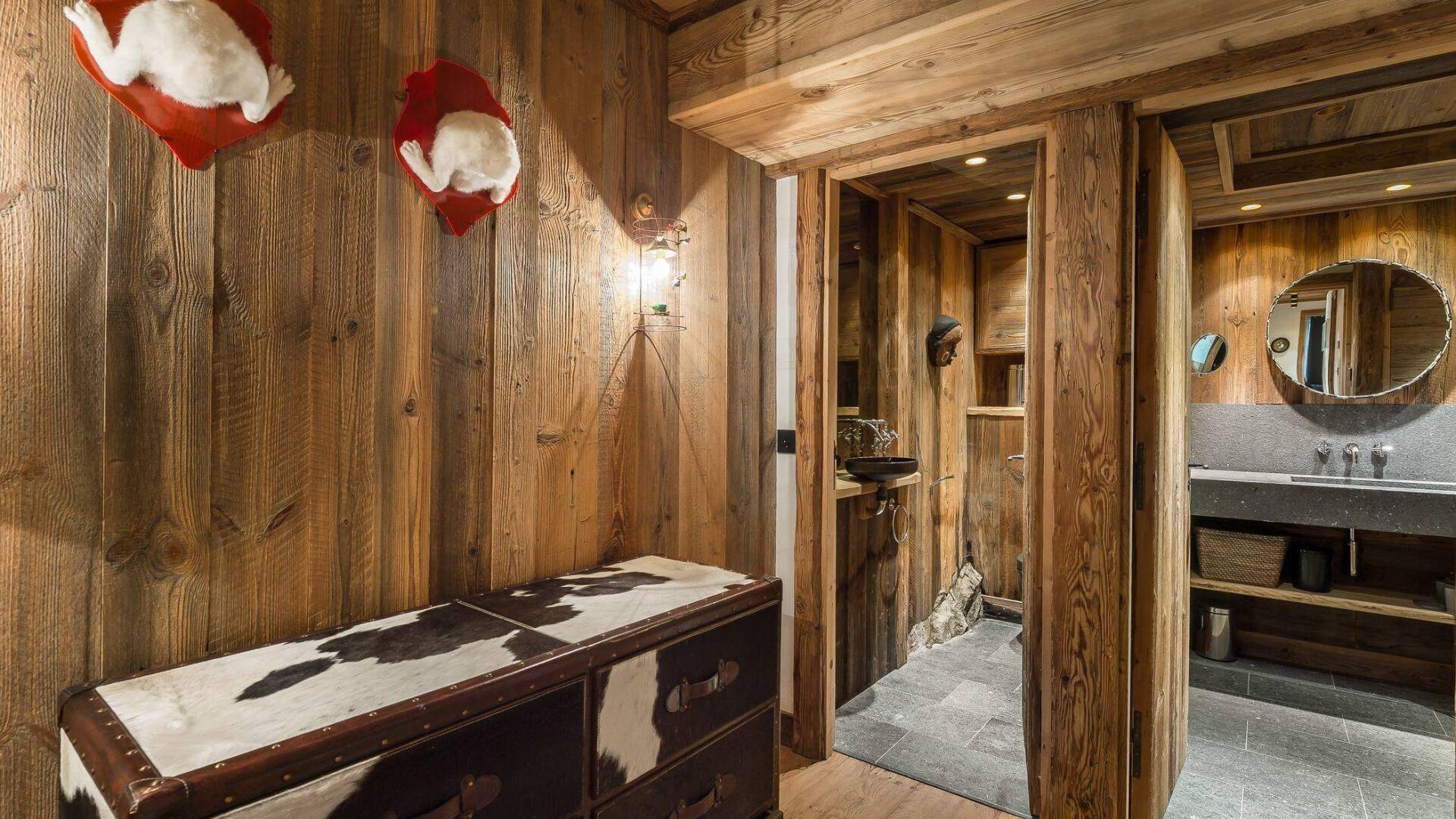 bathroom 
