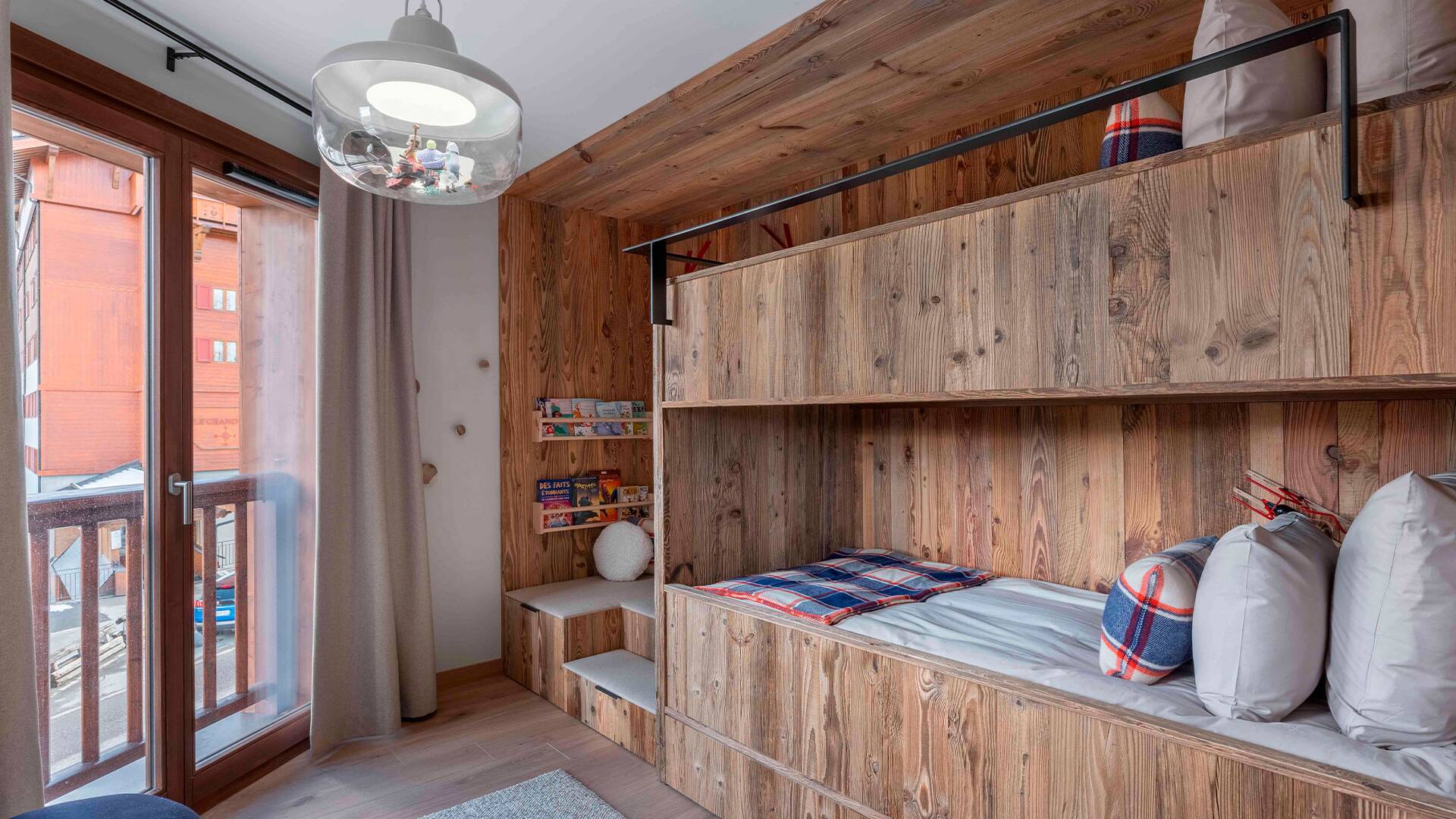 children's bedroom 