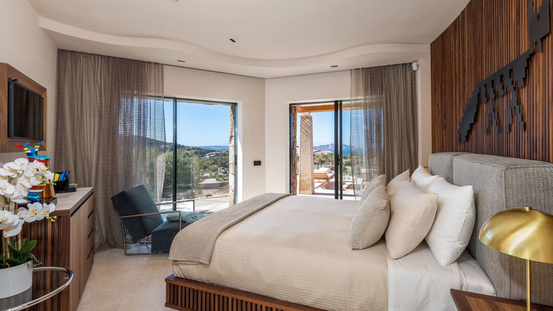 en suite double bedroom with terrace