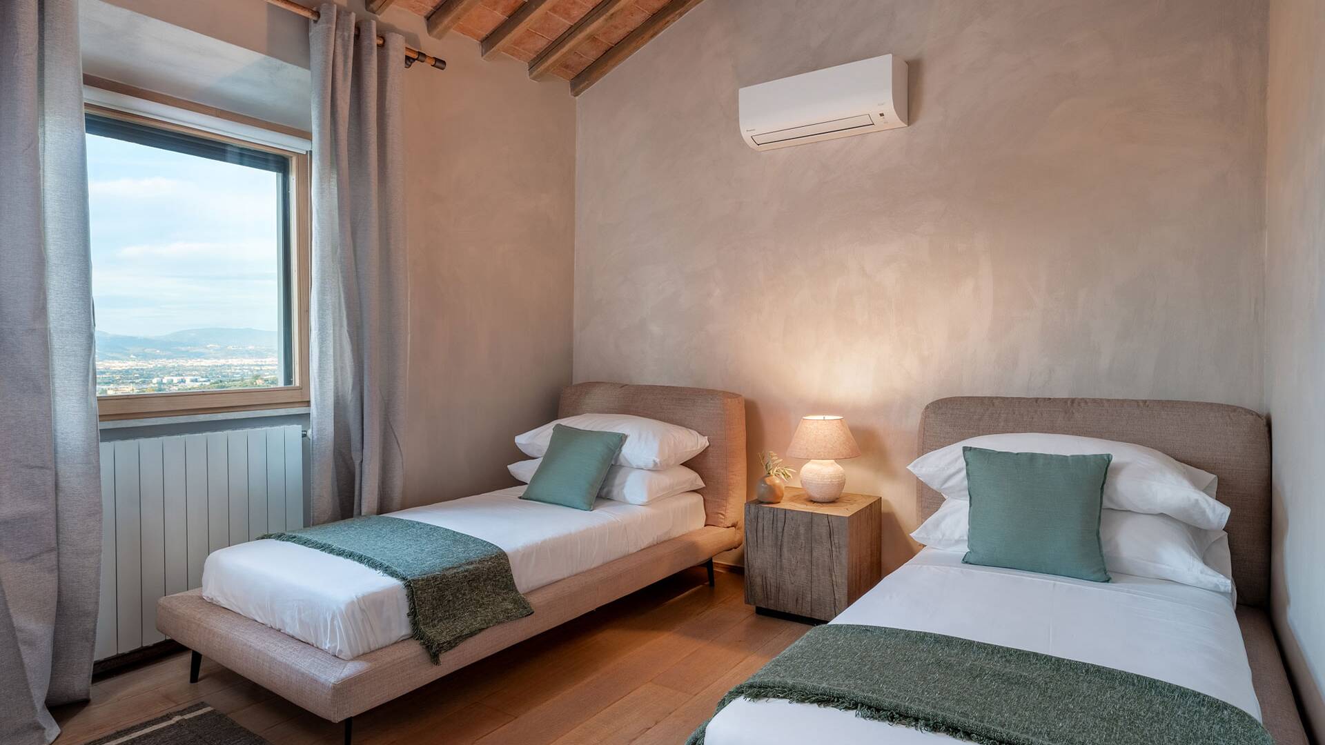 twin bedroom 