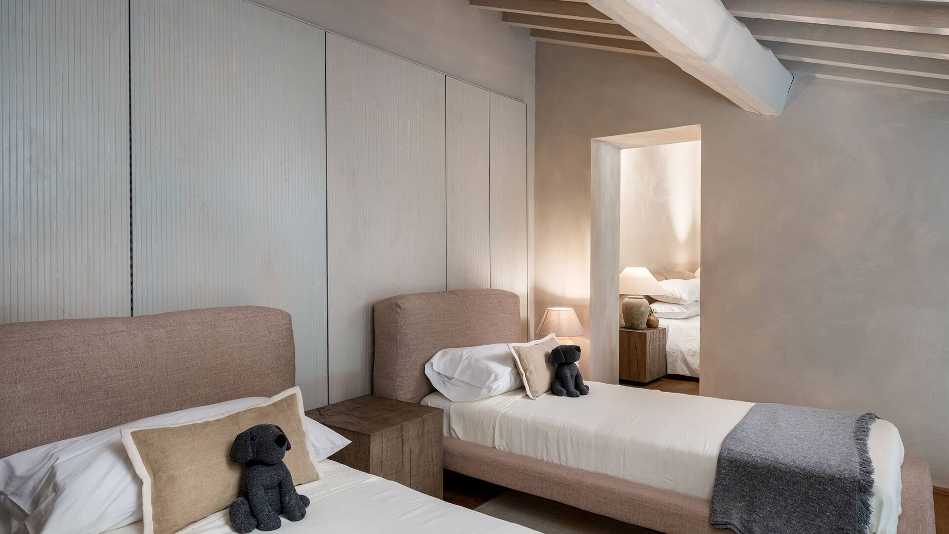 twin bedroom 
