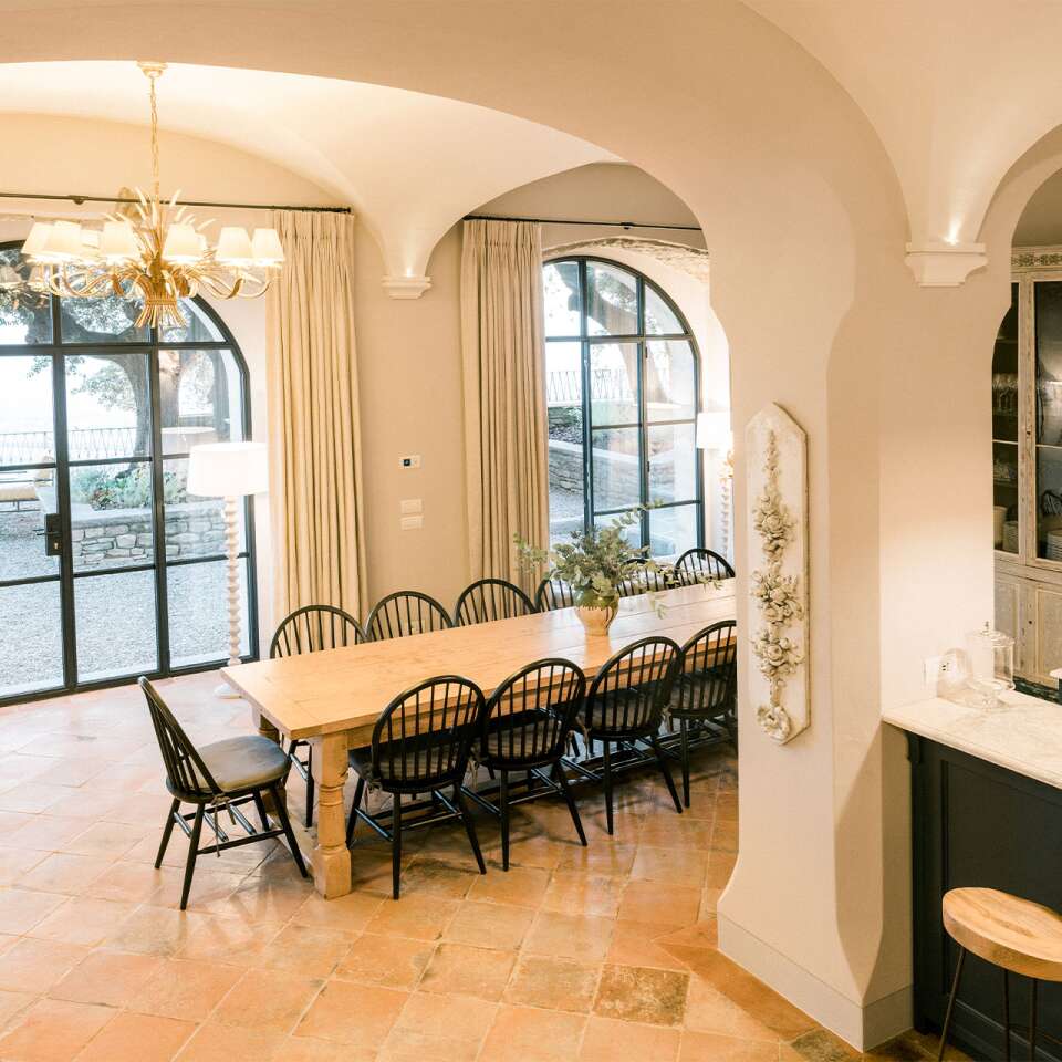 dining table in the living space with outdoor direct access 