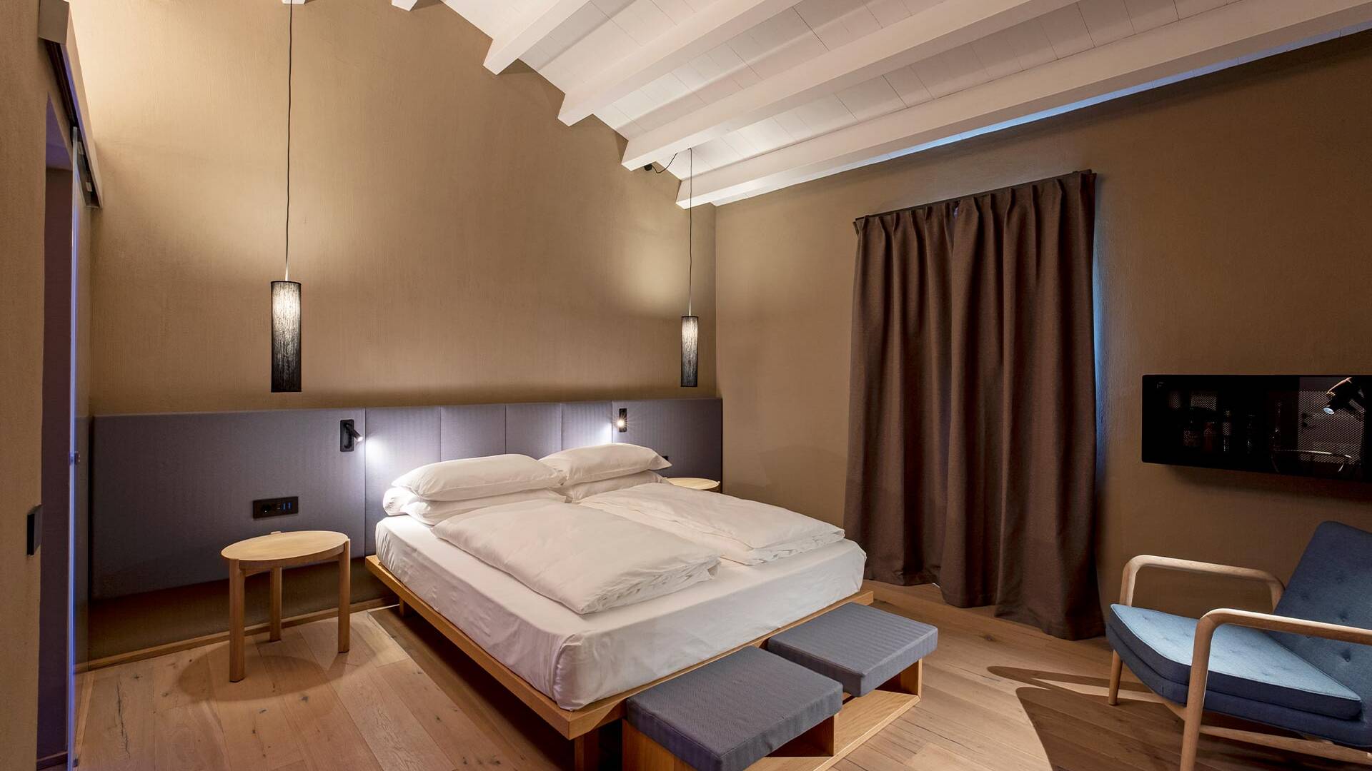 cozy double bedroom with en suite bathroom