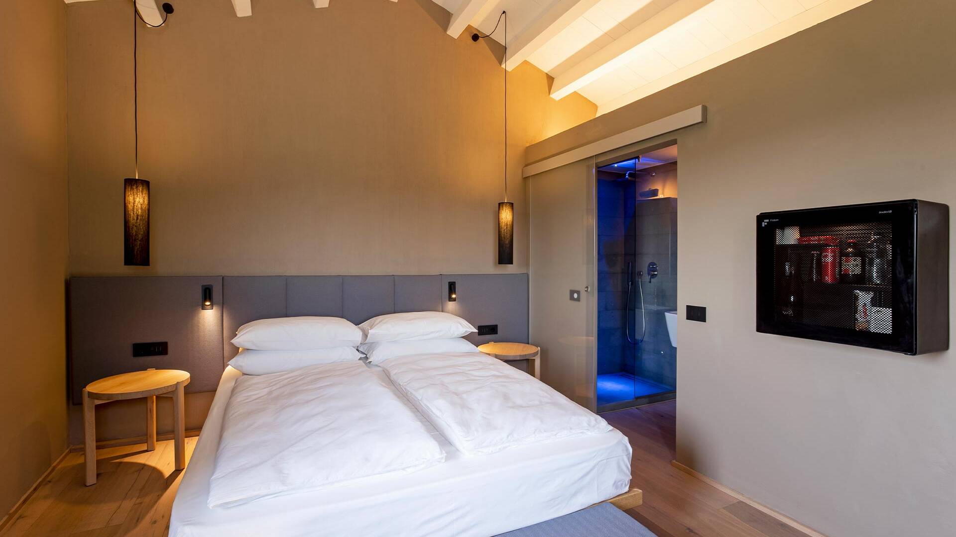  double bedroom with en suite bathroom 
