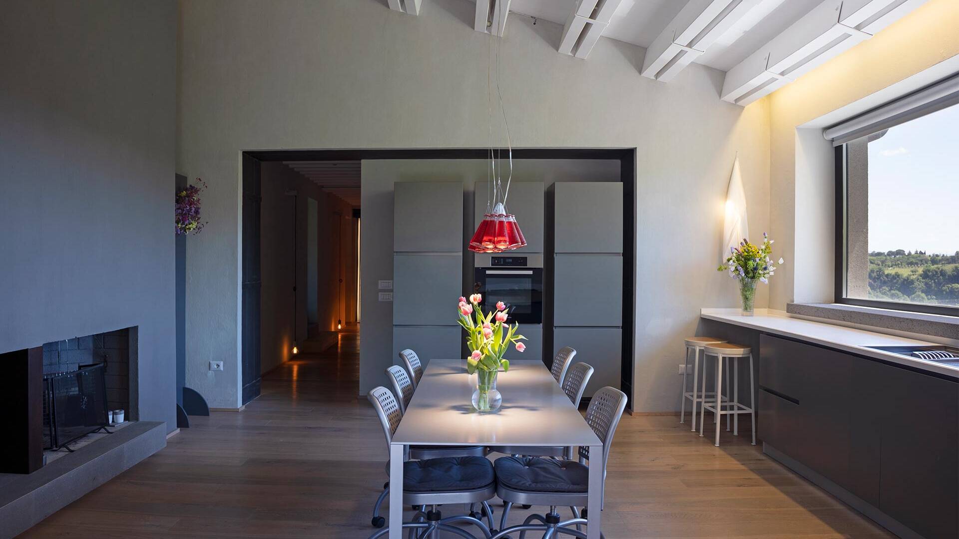 fully equipped kitchen with dining table
