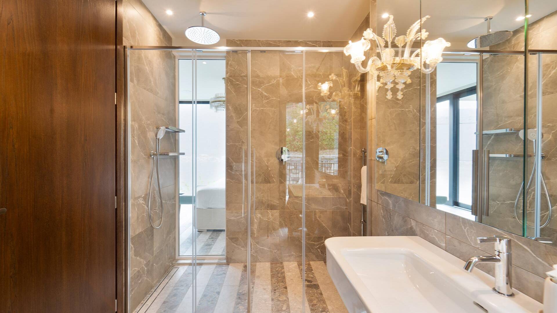 en suite bathroom