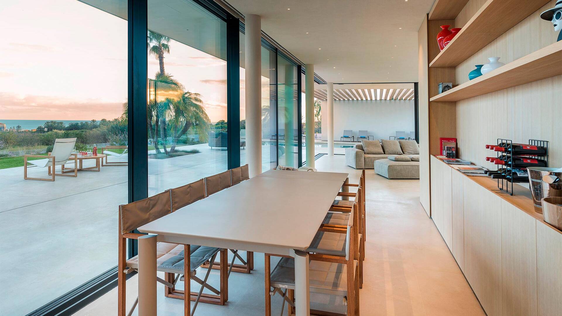 dining area with wonderful view over the sea