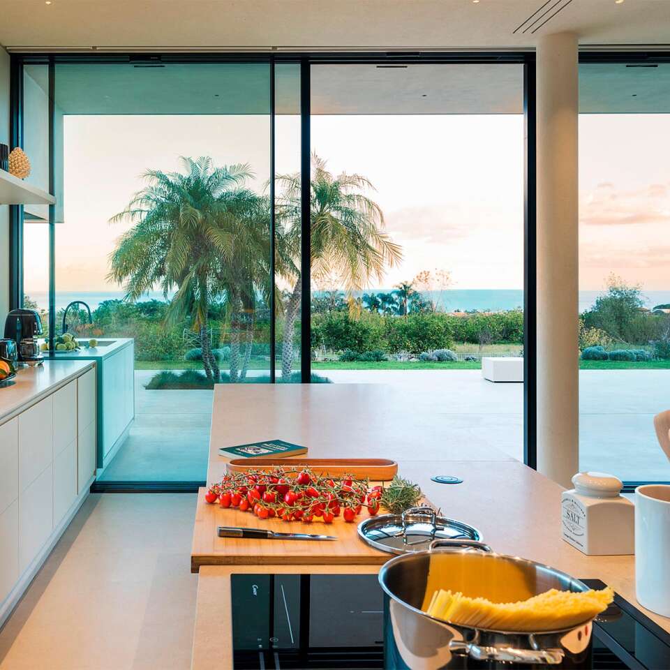 fully equipped kitchen