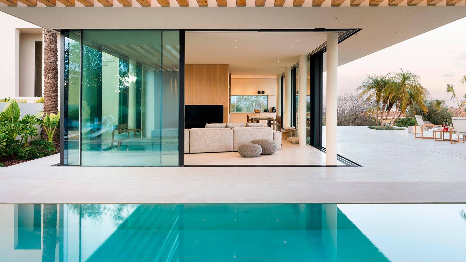 infinity swimming pool 