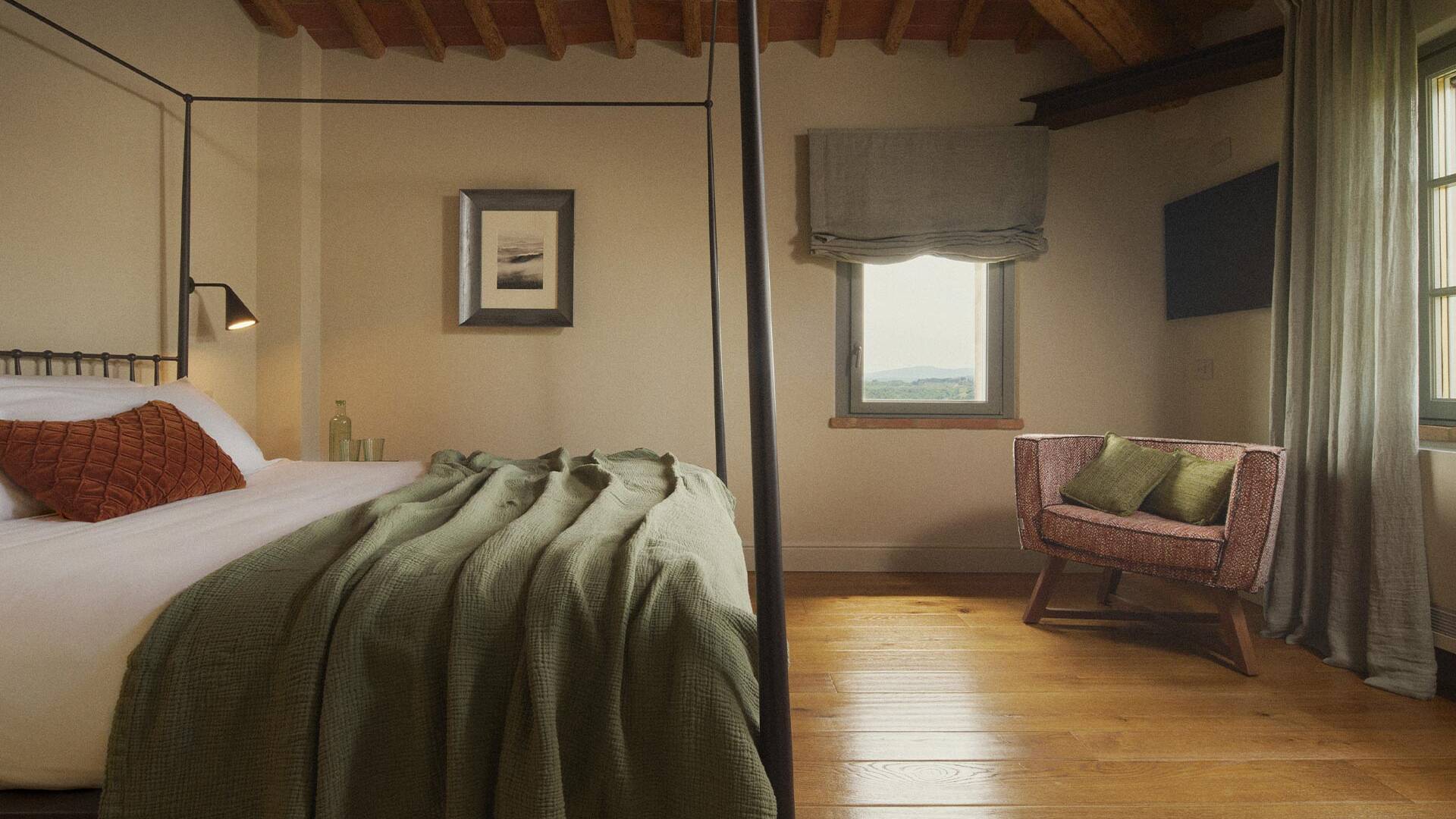 large en suite double bedroom 