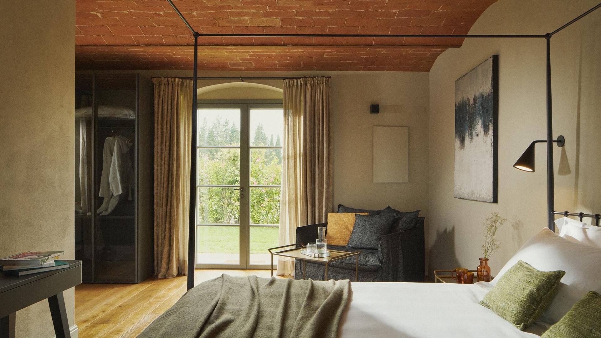 en suite double bedroom with direct access to the outdoor