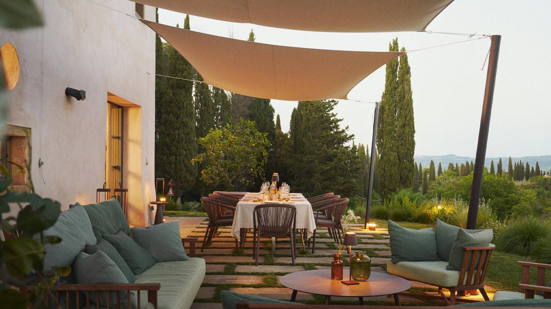 outdoor's lounge area and al fresco dining 