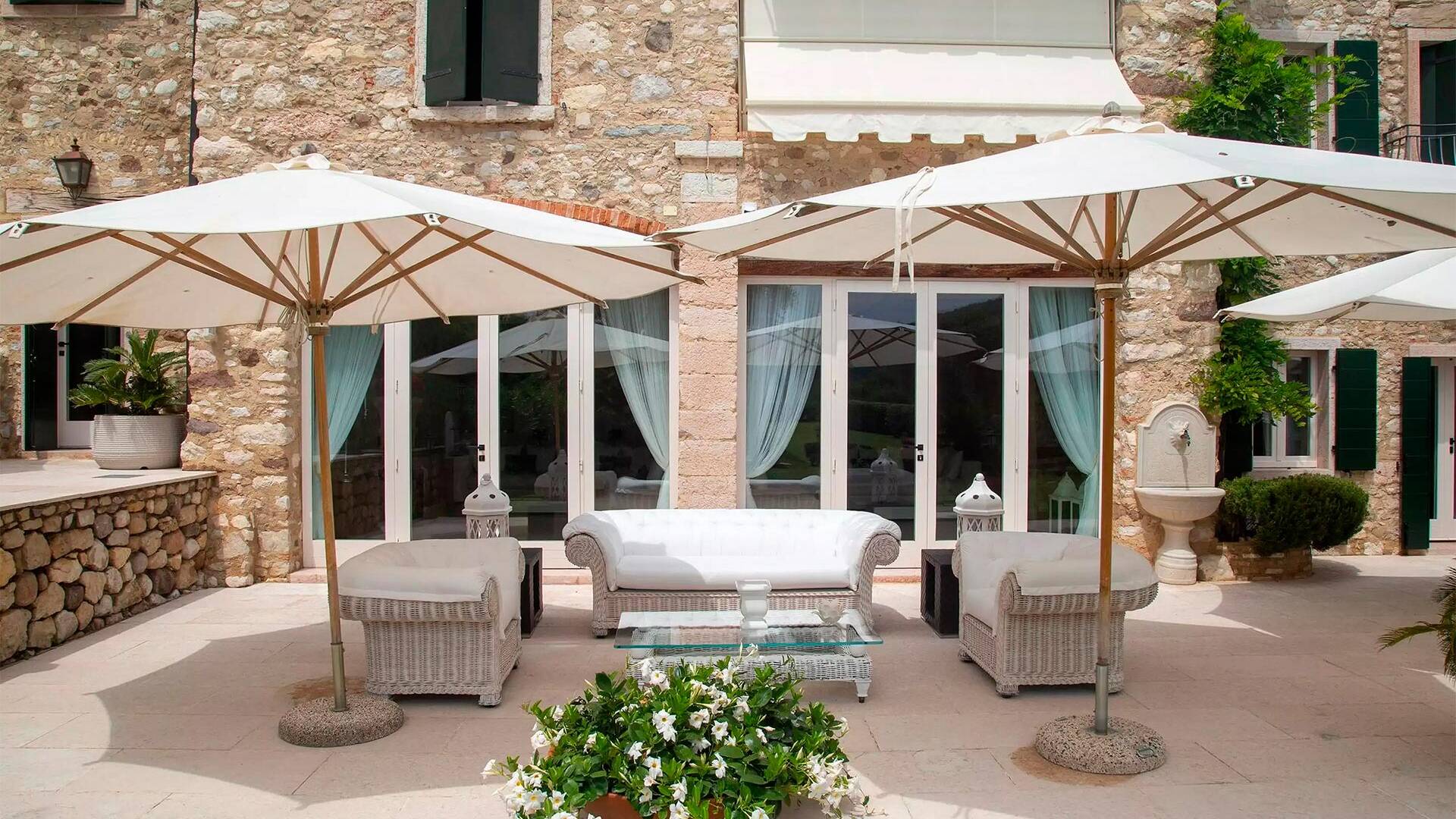 outdoor lounge area