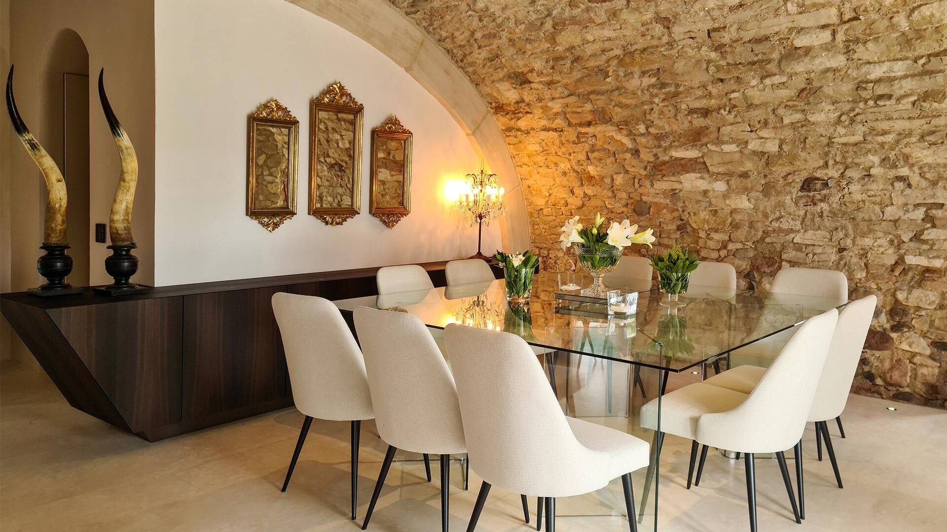 main villa dining table