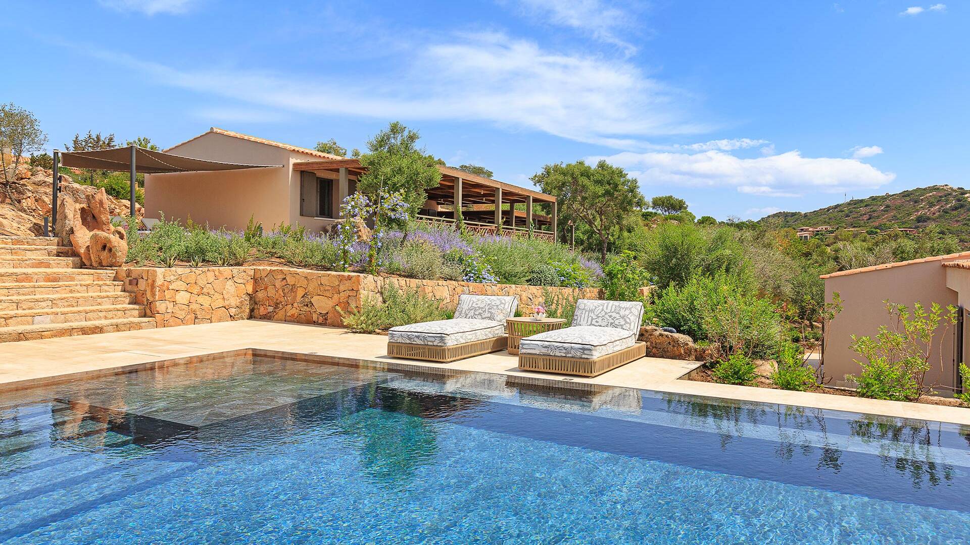 swimming pool 