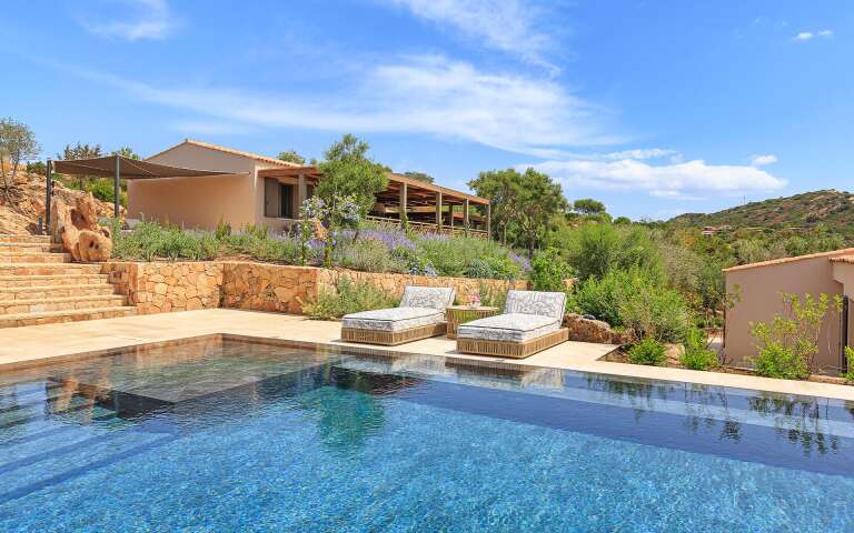 swimming pool 