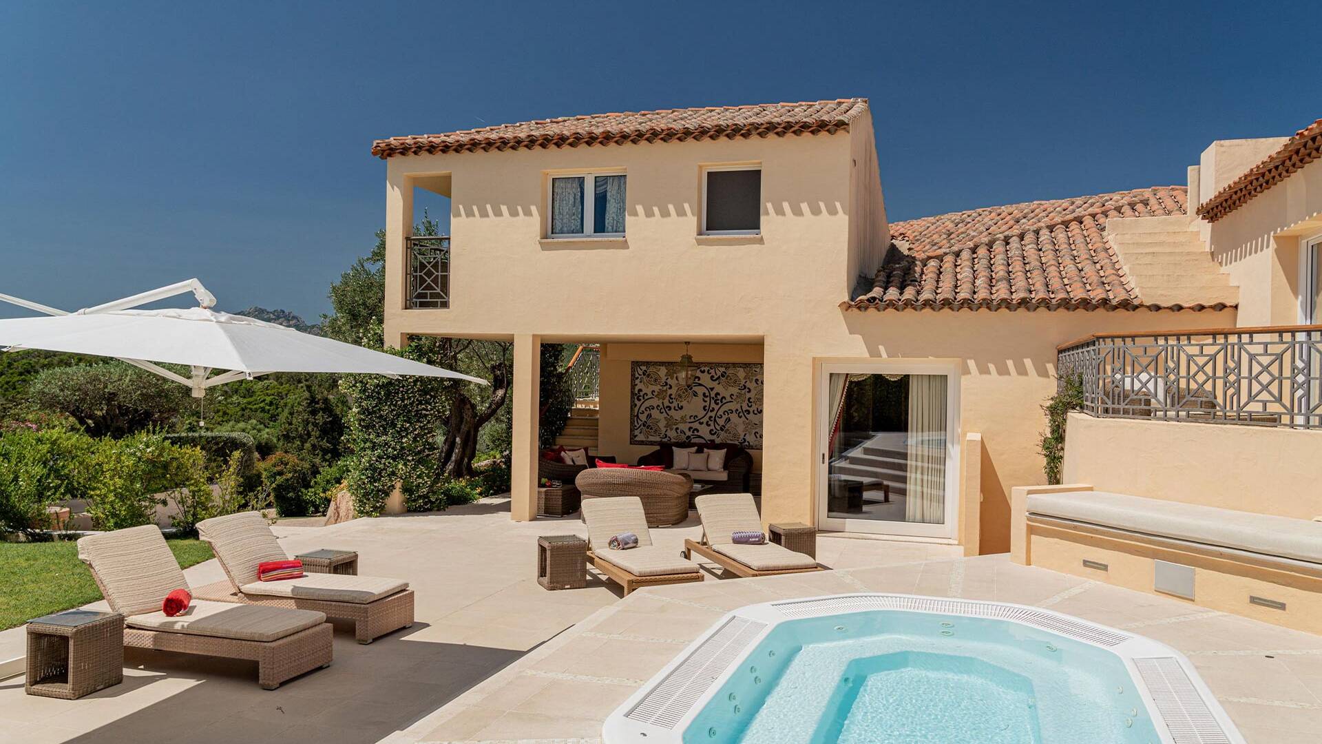 guest house, outdoor jacuzzi