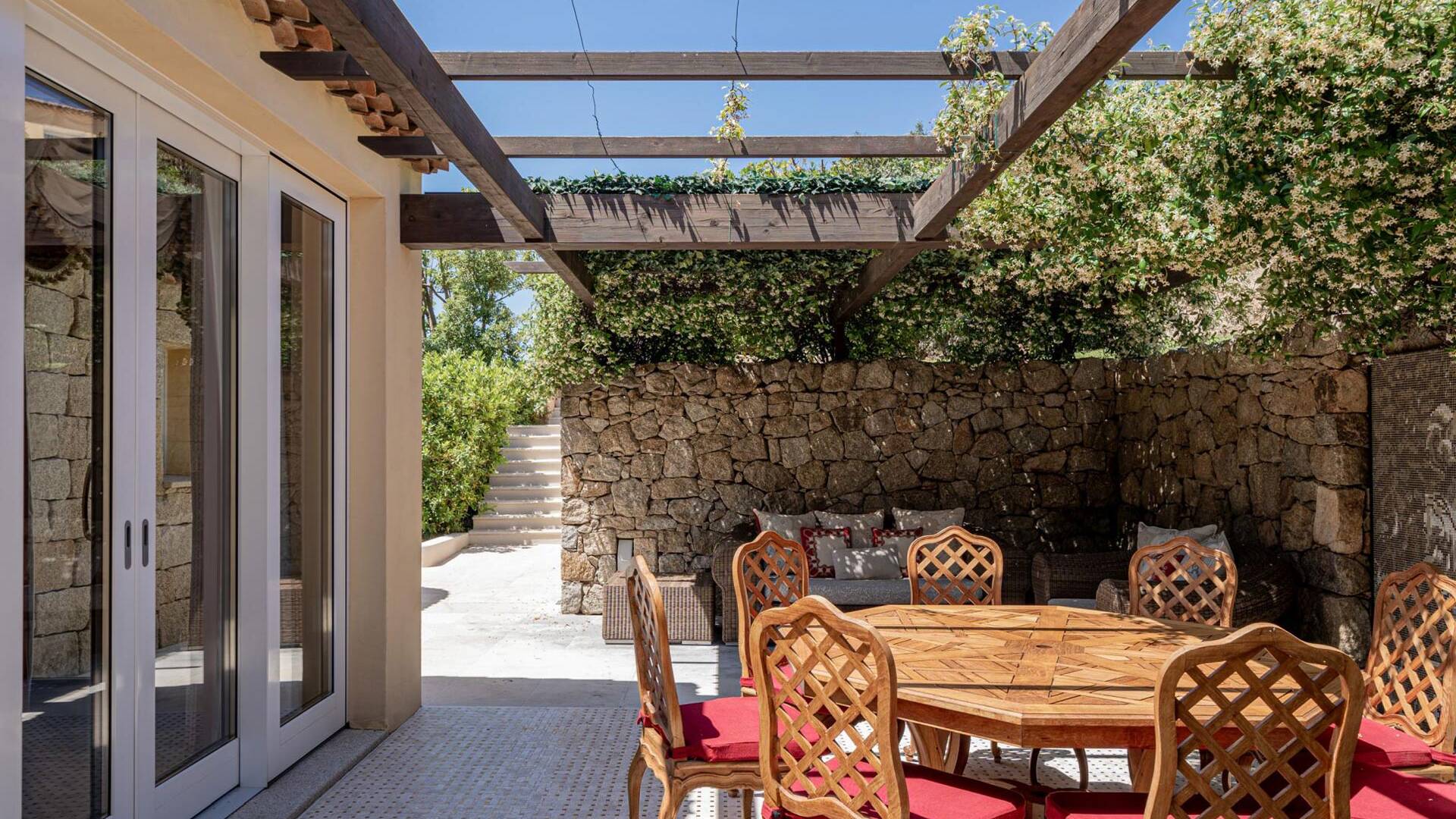 guest house, al fresco dining area