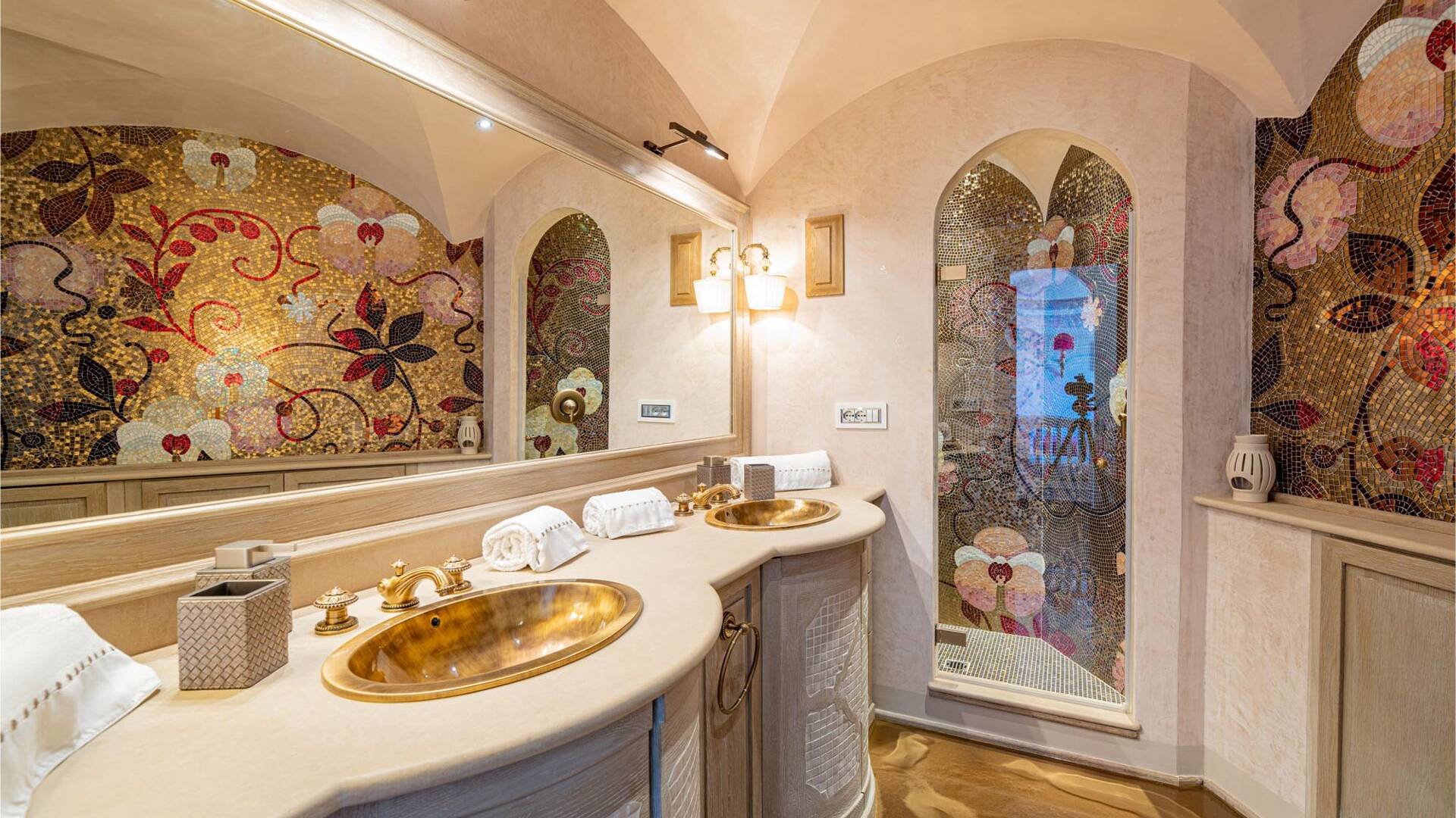 en suite bathroom with double sink and Italian-style shower