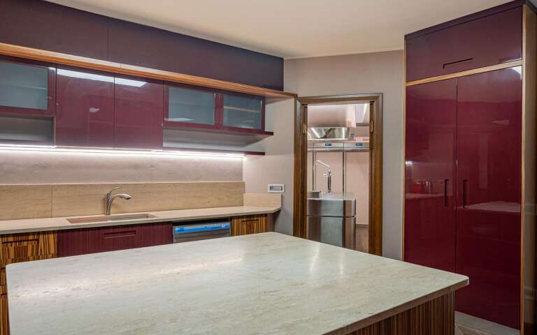 fully equipped kitchen