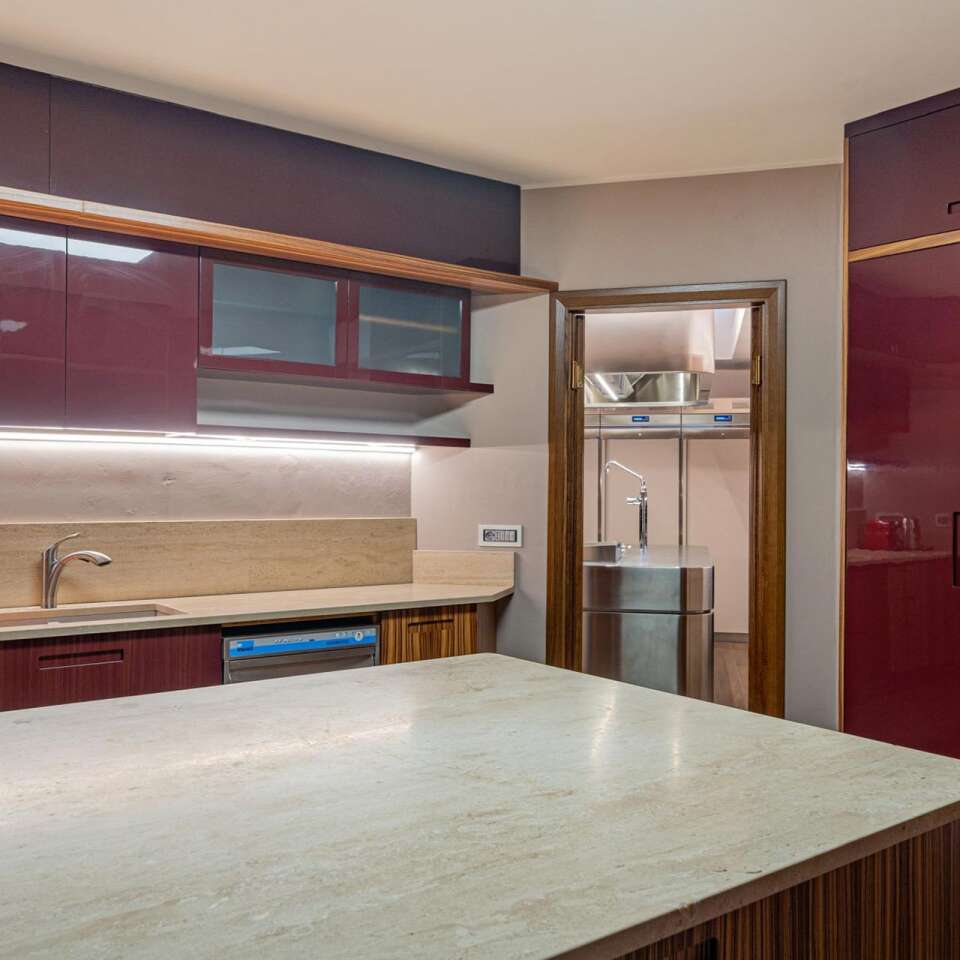 fully equipped kitchen