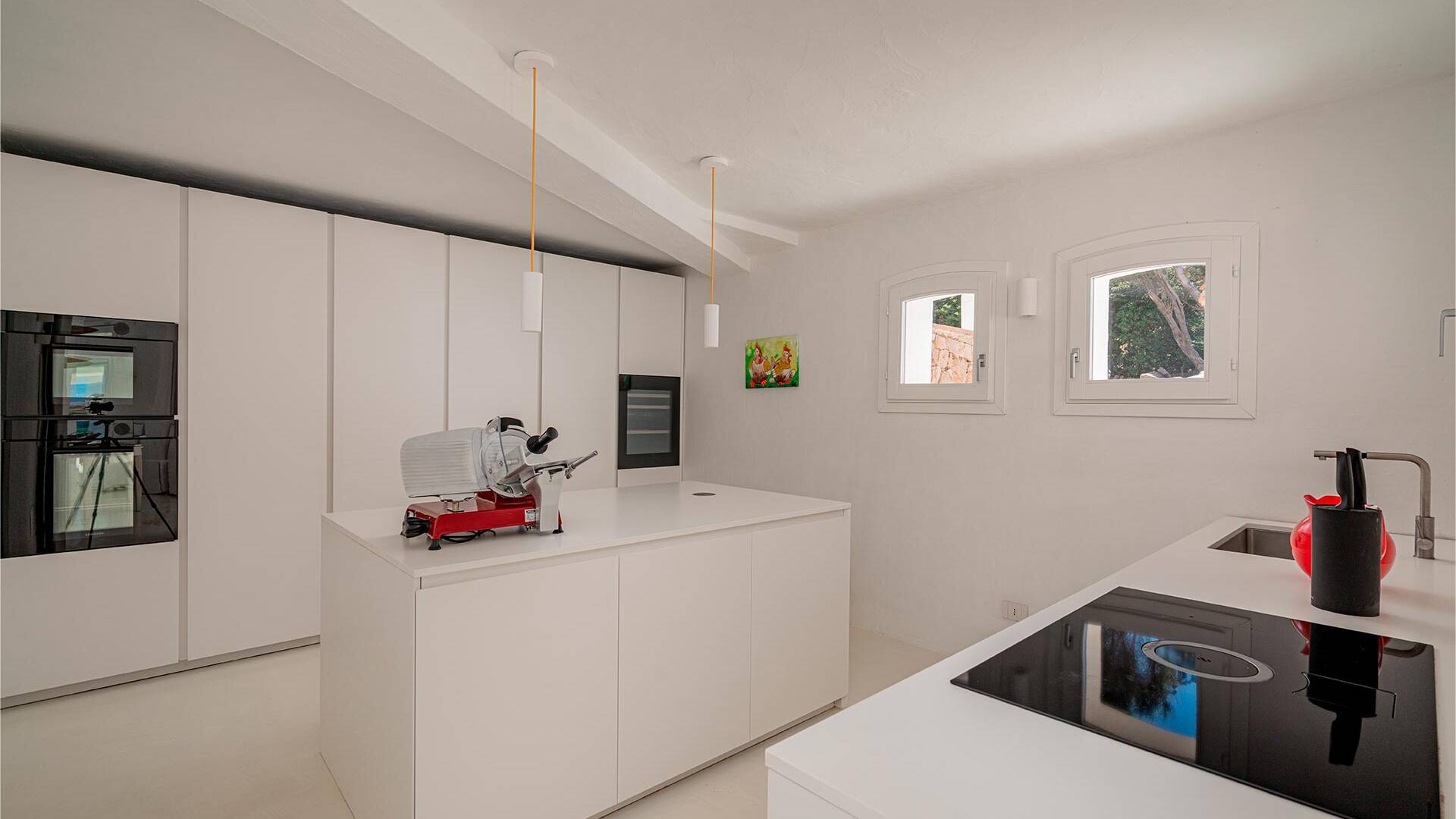 fully equipped kitchen 