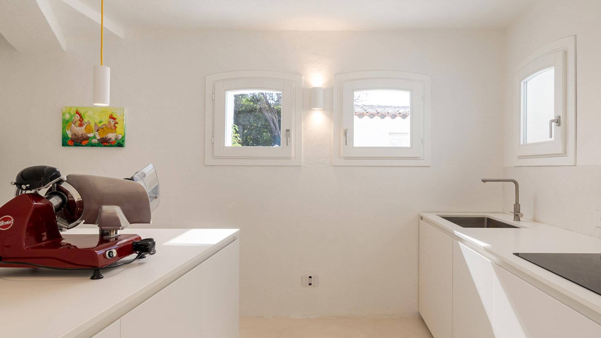 fully equipped kitchen