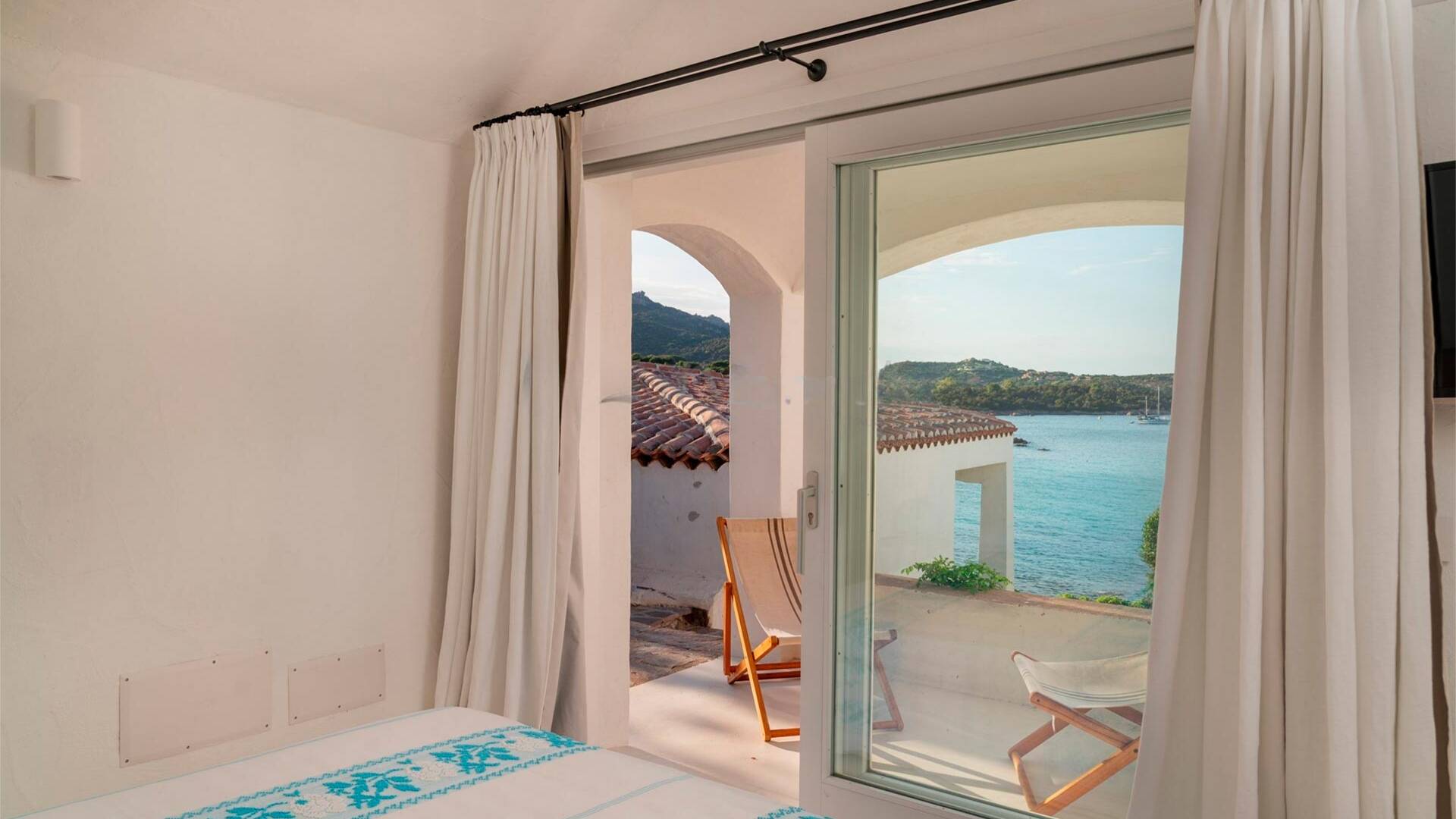en suite double bedroom with seaview and direct access to outdoors