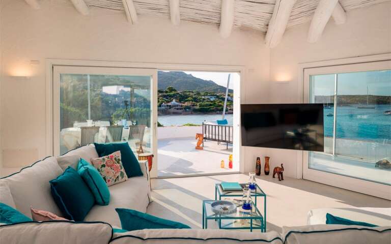 living room 