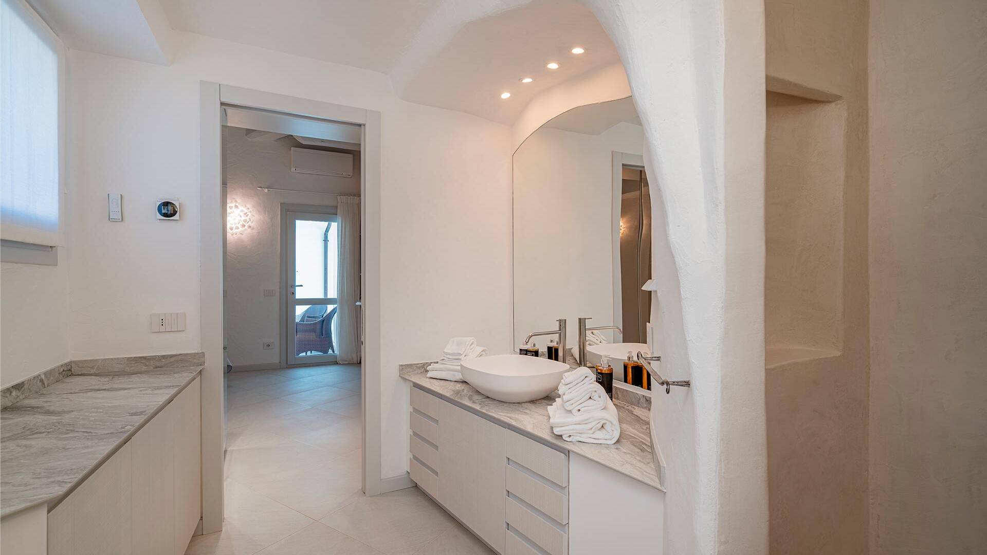 bathroom 