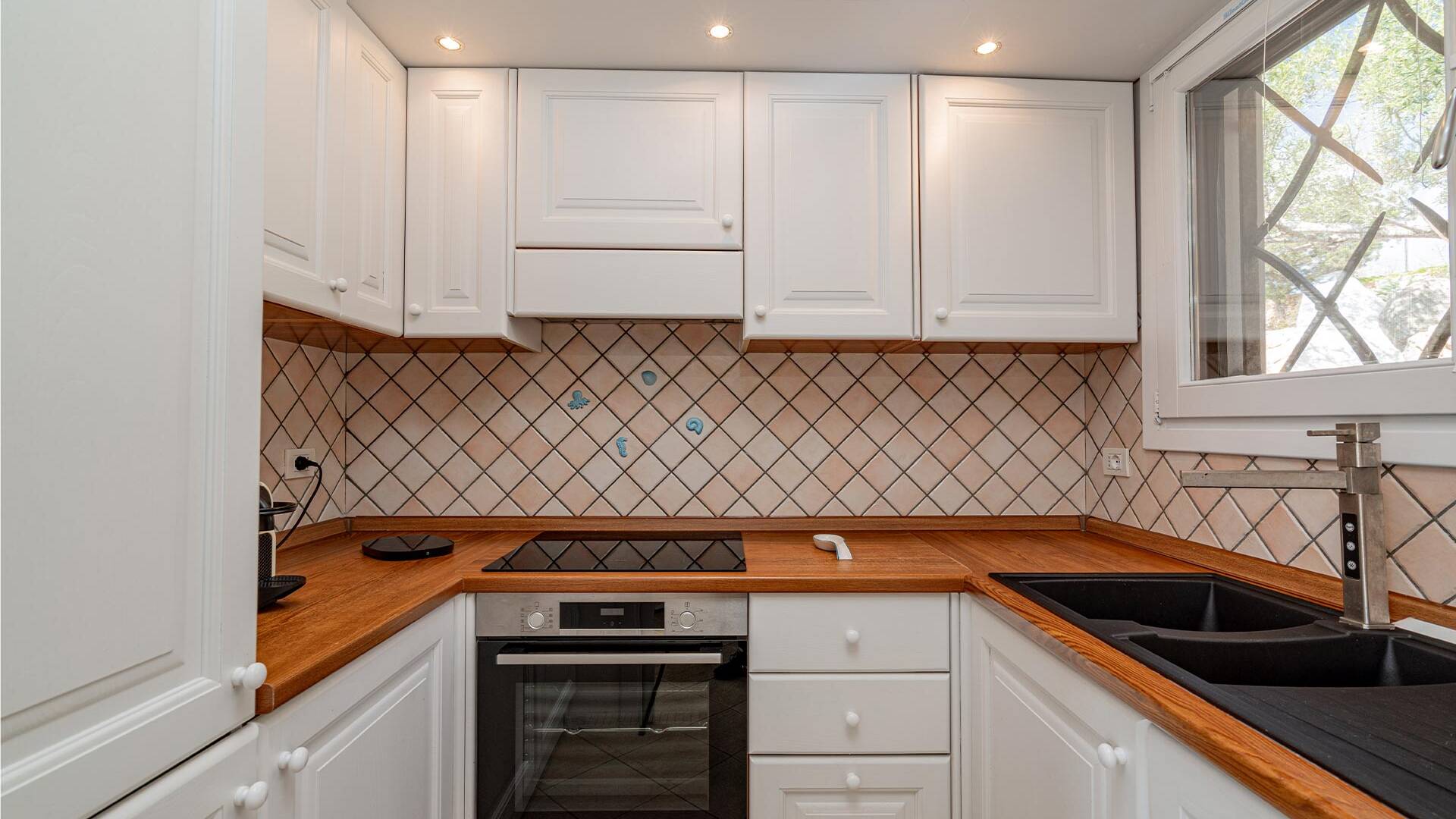 guest house equipped kitchen 