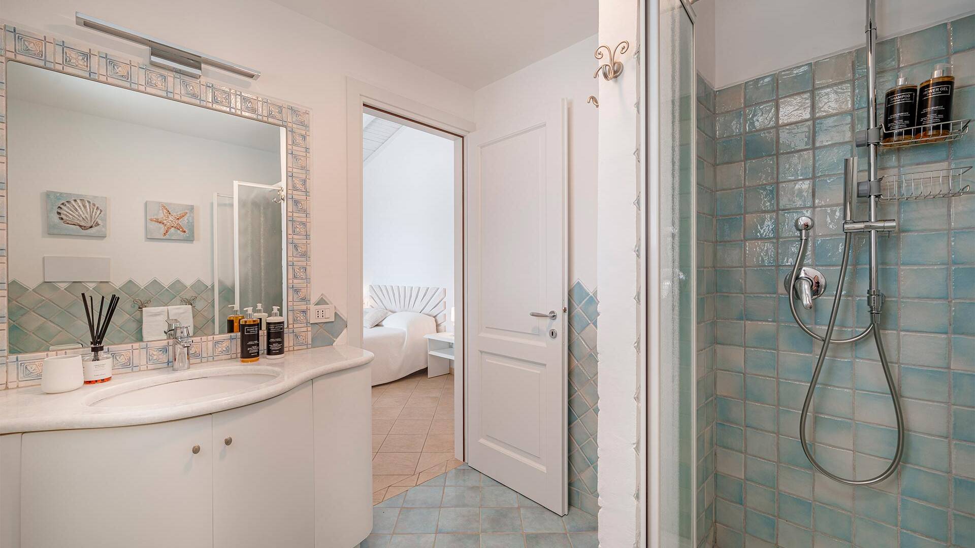en suite bathroom with italian-style shower