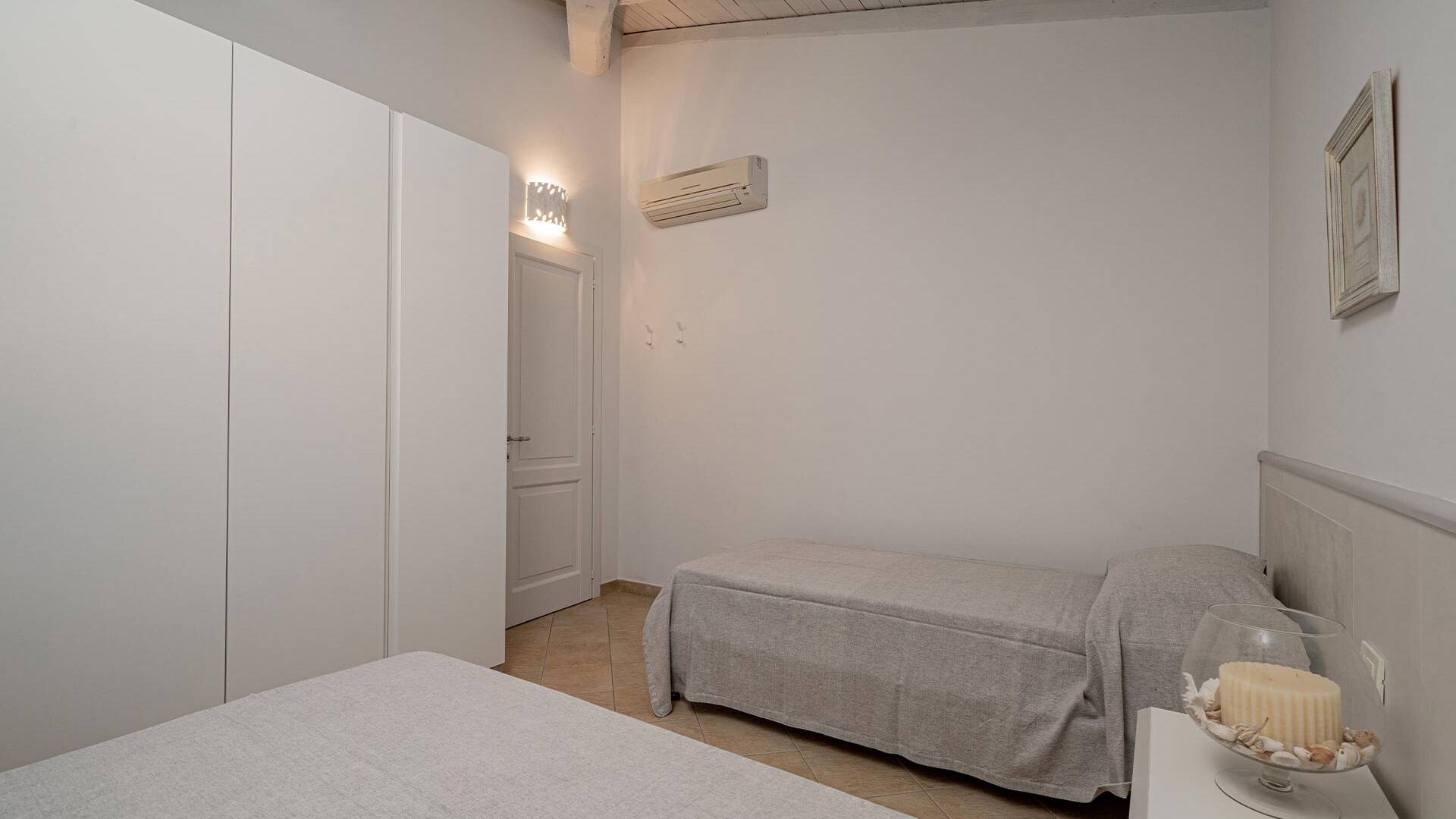 twin bedroom 