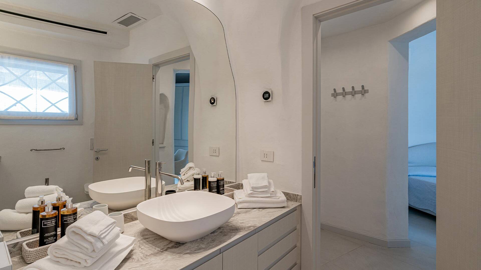 bathroom 