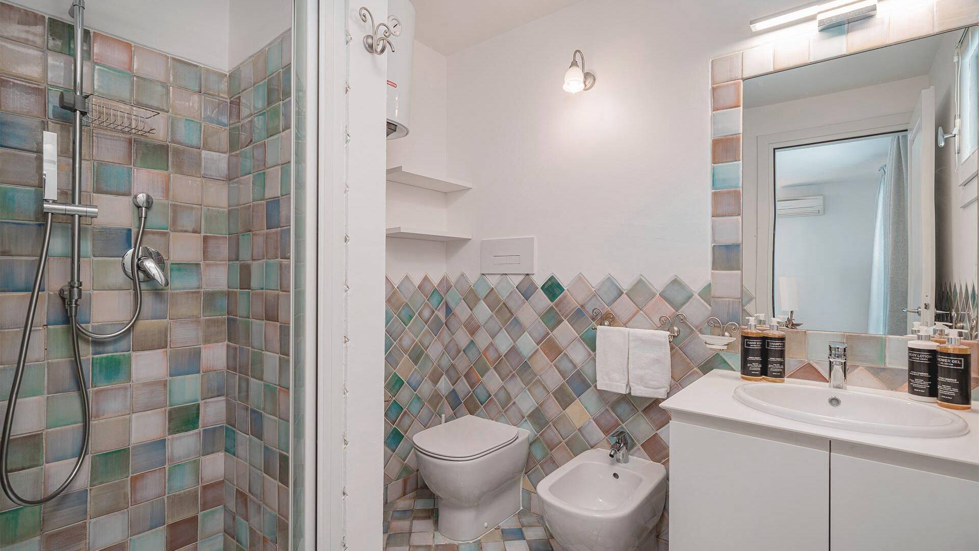 en suite bathroom  with  shower