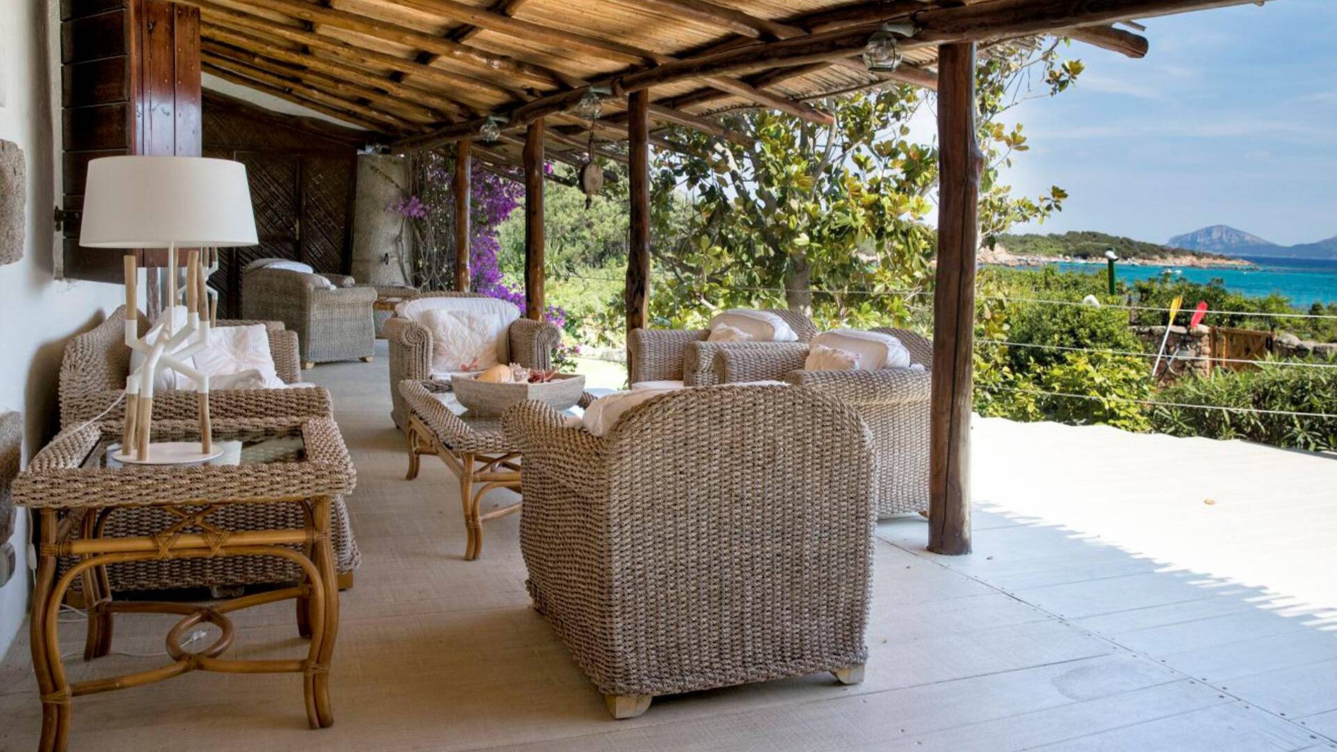 al fresco lounge area
