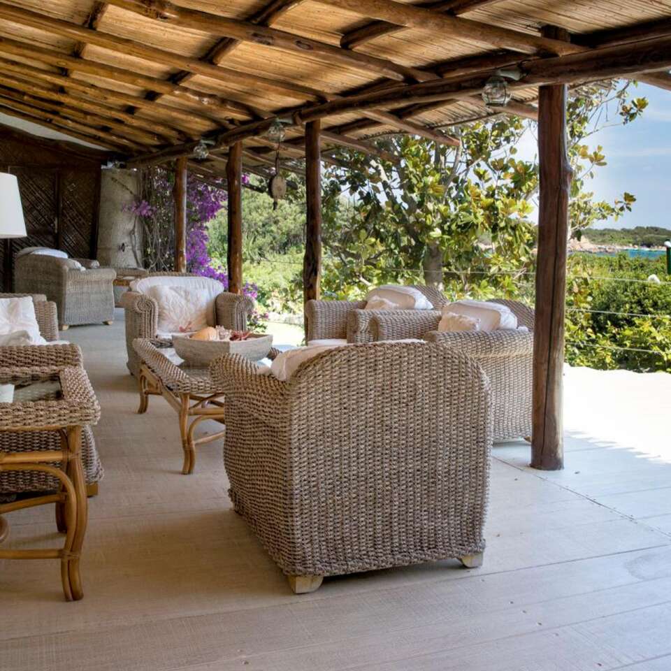 al fresco lounge area