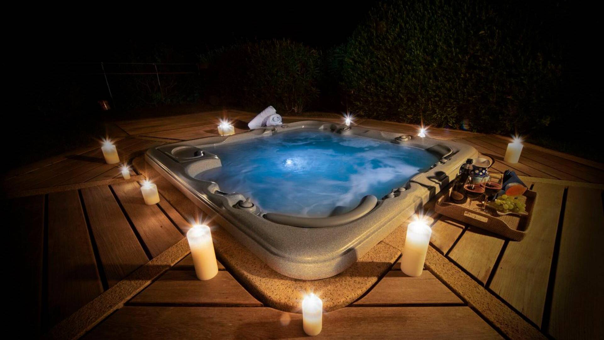 outdoor jacuzzi