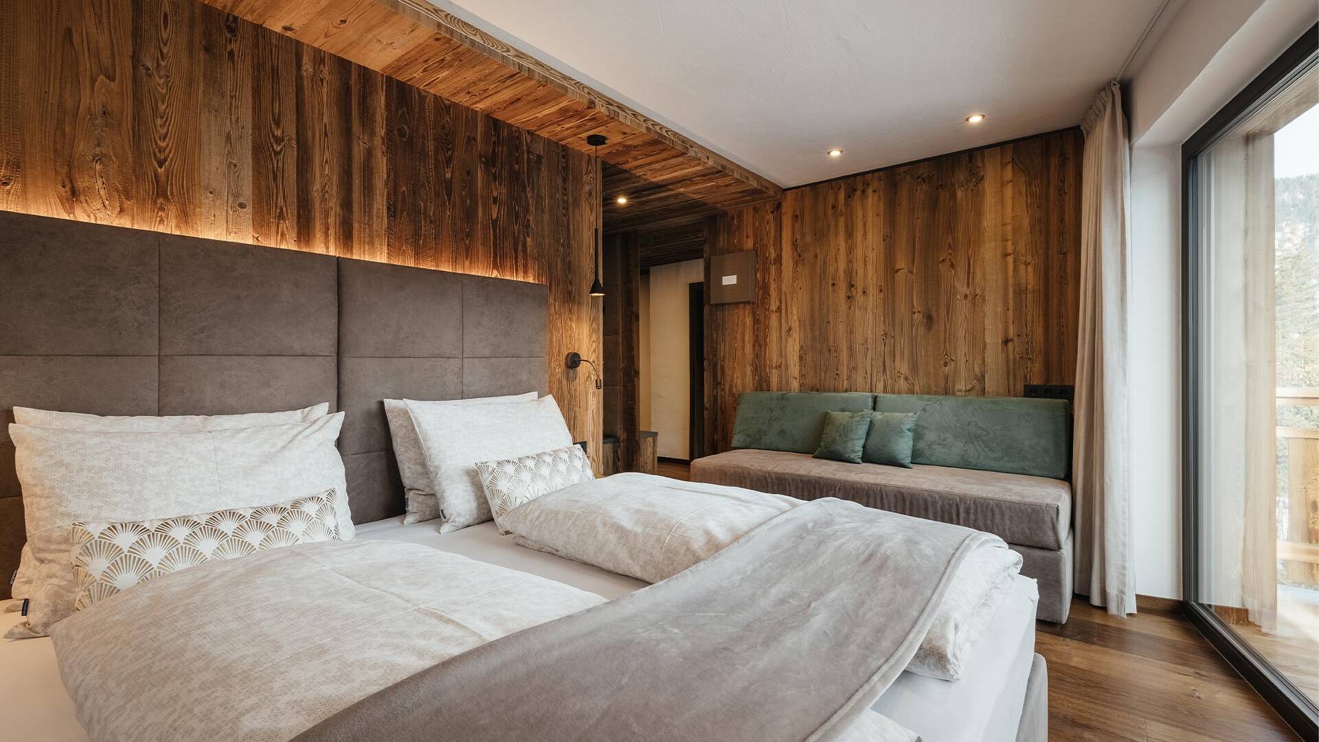 Chalet Acanto Fi en suite double bedroom