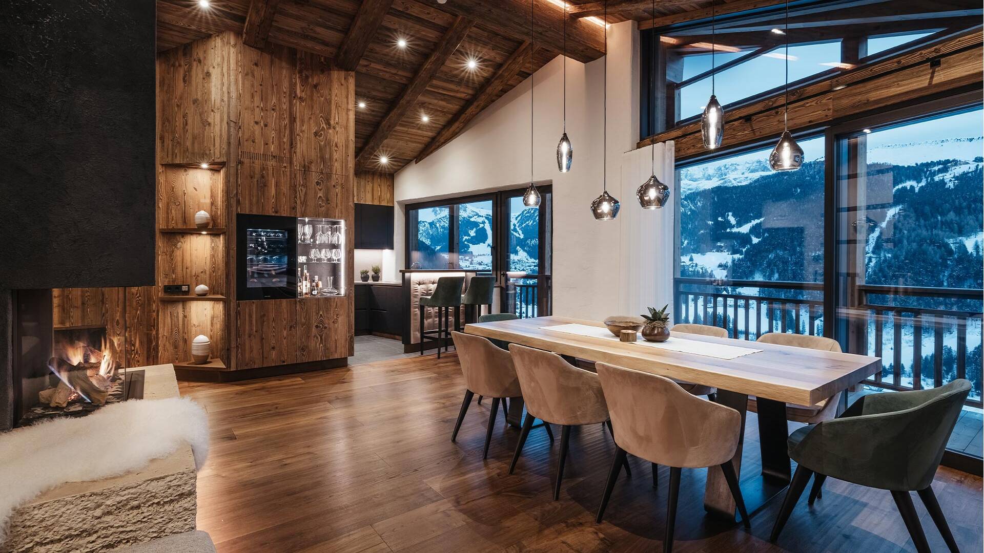 luxury chalet Acanto Fi, dining table