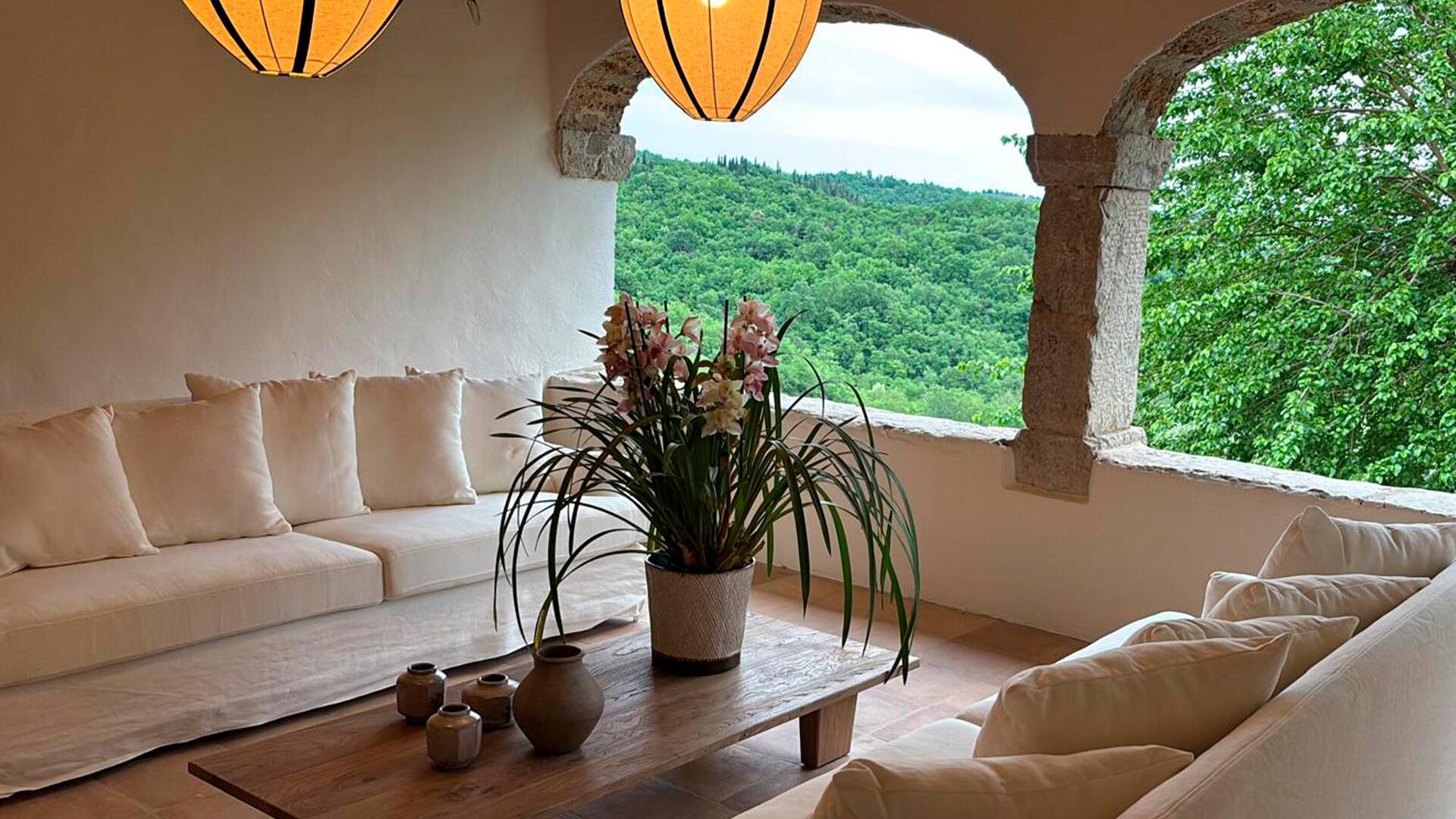 first floor loggia with lounge area