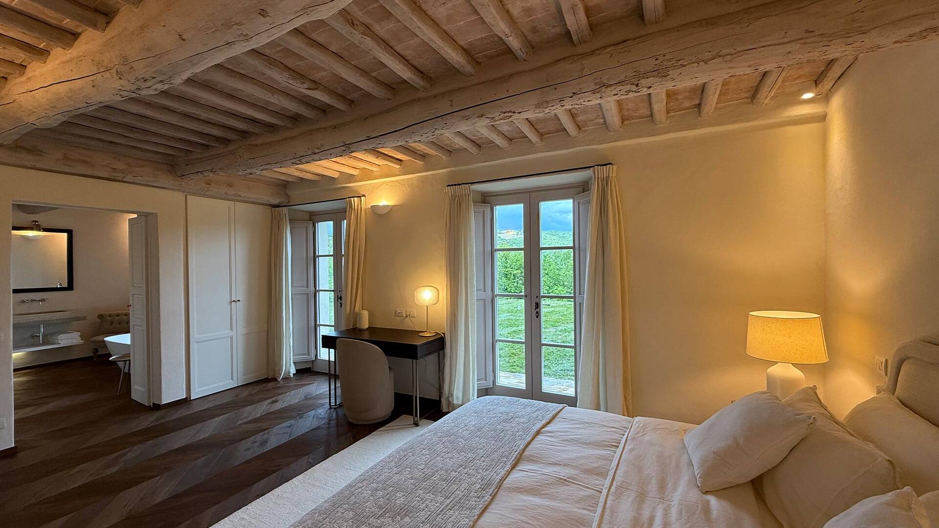 lower ground floor en suite double bedroom
